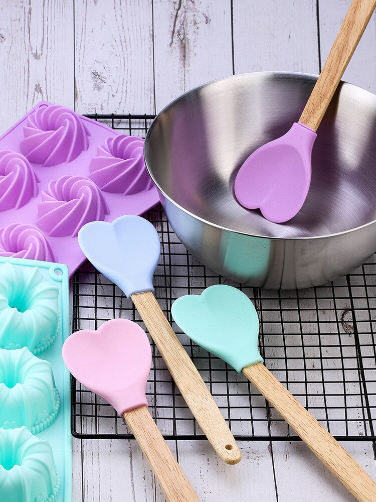 Heart-Shaped Silicone Stirring Spoon Ice Cream Scoop with Wooden Handle