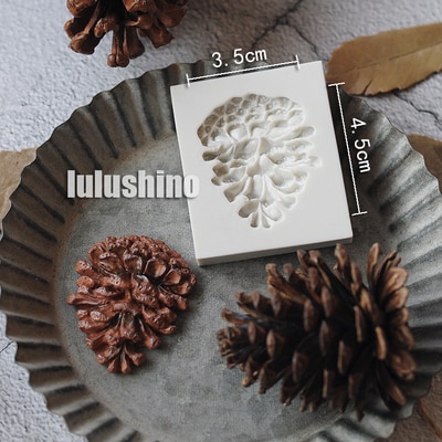 christmas-forest-pinecone-chocolate-mold
