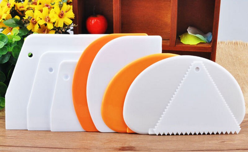 8 Styles Plastic Dough Scraper for Bread Making & Cake Decorating Pastry Tools HTBLiUUQFXXXXalXXXXqxXFXXXv