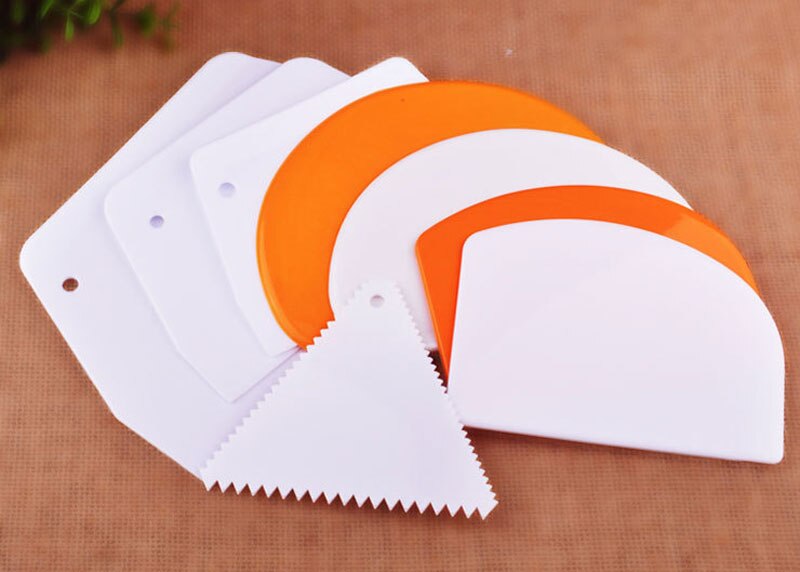 8 Styles Plastic Dough Scraper for Bread Making & Cake Decorating Pastry Tools HTBGNZkQFXXXXXfXVXXqxXFXXXD